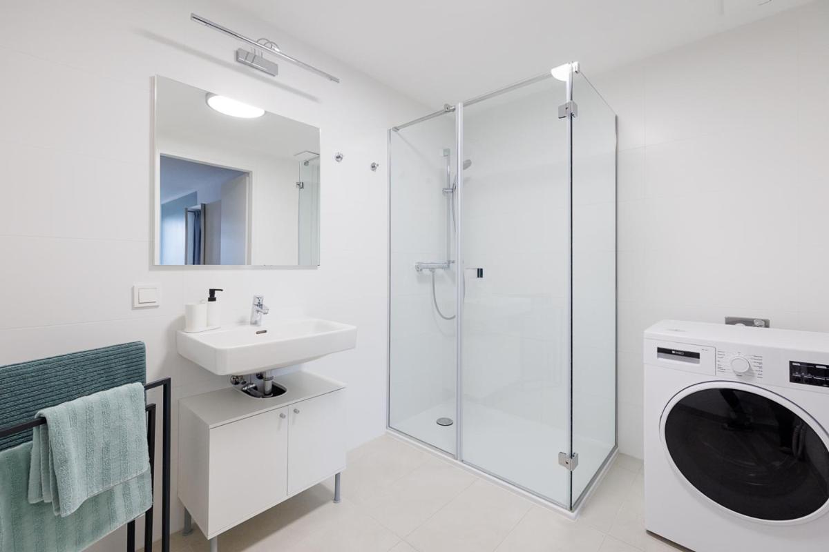 Lovely Apartment In Marina Tower - 10Min To City Center Vienna Luaran gambar