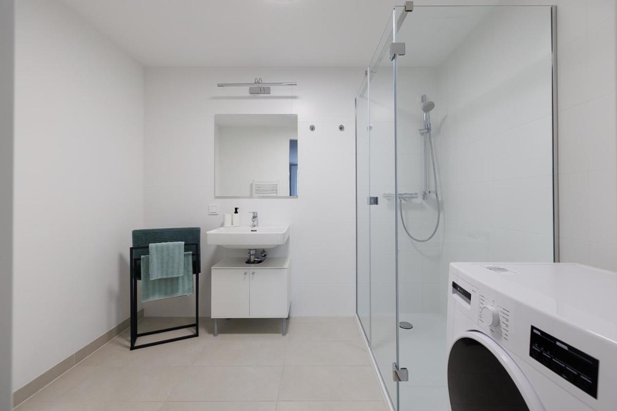 Lovely Apartment In Marina Tower - 10Min To City Center Vienna Luaran gambar